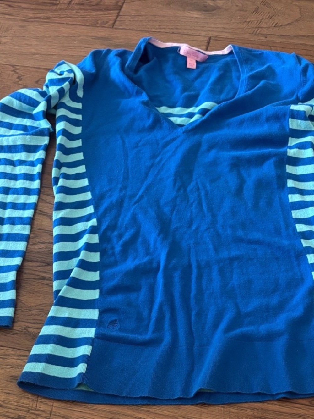 Lilly Pulitzer Size Medium M Blue and Striped Vneck Sweater EXCELLENT lot6066